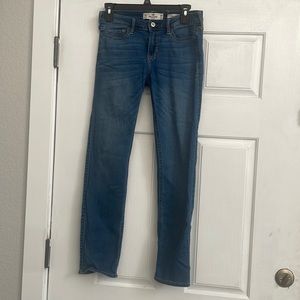 Juniors girl Hollister low rise skinny jeans size 5 EUC